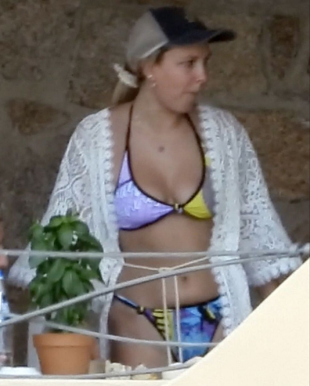 Millie Bobby 18 + — 17